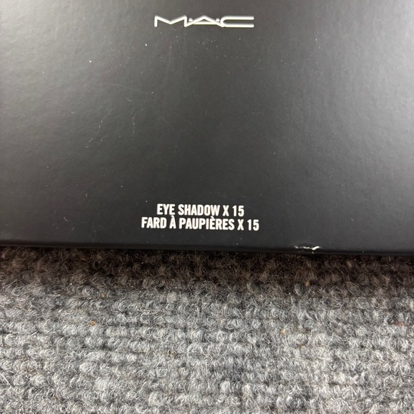 MAC Cosmetics NIB Eye Shadow x 15 color: In the Flesh palette - Picture 7 of 7